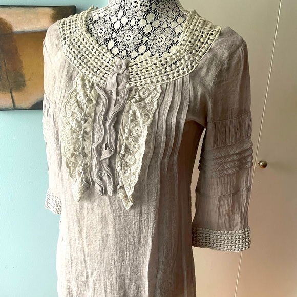 COCO $ tashi gray blouse with 3/4 sleeves - Picture 1 of 7